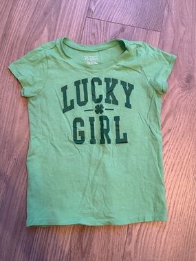 The Children’s Place “Lucky Girl” Graphic Tee – Green – Size 5T